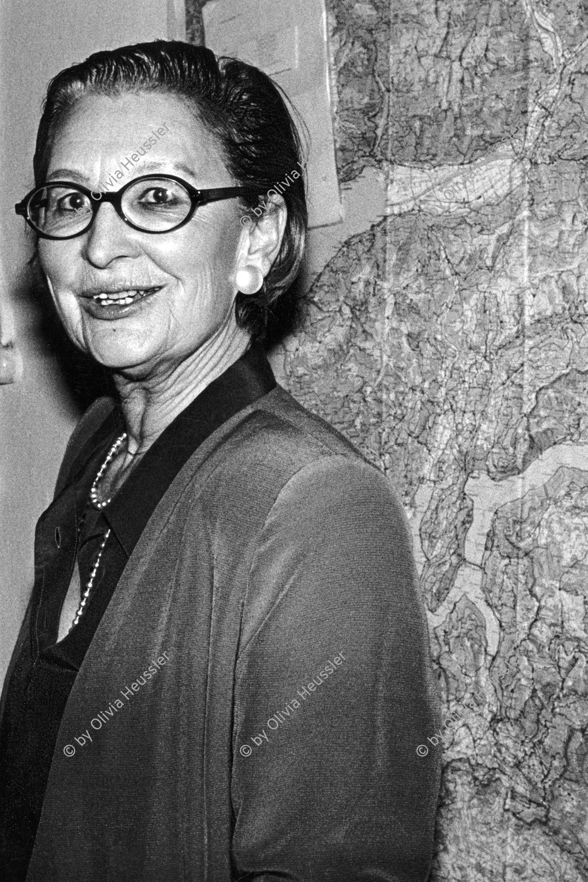 Image of sheet 19910180 photo 27: Geburtstag Silvana Schmid Weltwoche. 1991 Schweiz Tessin Ticino Tenga Svizzera Switzerland Swiss Journalism women √ Portrait italian birthday