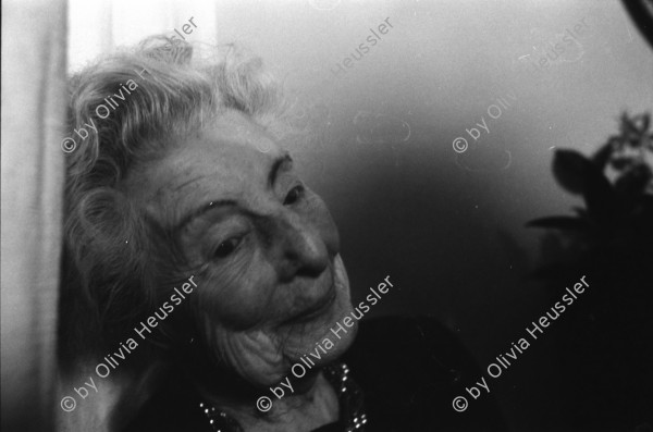 Image of sheet 19910180 photo 35: Geburtstag Silvana Schmid Weltwoche mit ihrer Mutter Livi Bucher und verschiedene Journalisten. Raimondo  Rezzonico Portrait. Verleger. Nr. 16 1991 Schweiz Tessin Ticino Tenga