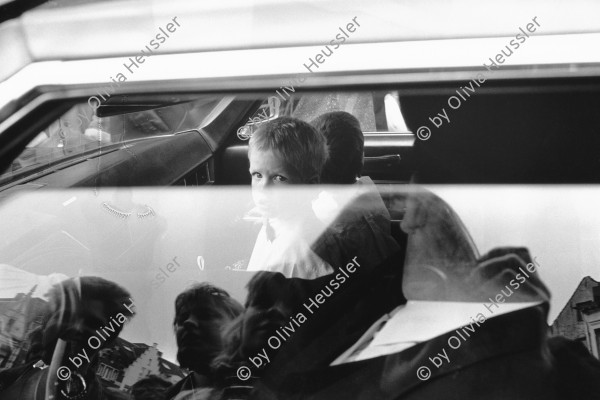 Image of sheet 19910220 photo 20: Europe wedding witness child car 
Belgic marriage wedding witness girls in a car driver