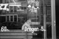 Image of sheet 19910220 photo 29: Antwerpen. Café. Frau  Schaufenster. Drugstore Drogen