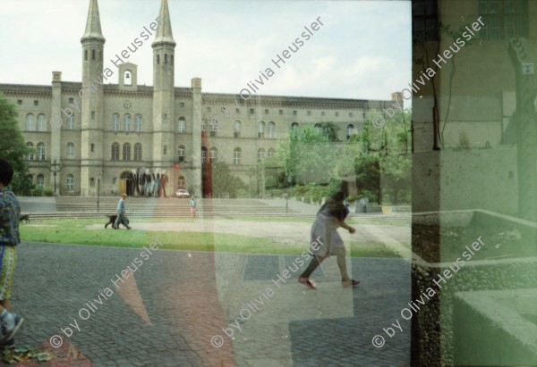 Image of sheet 19910410 photo 10: Doppelbelichtungen fälschlicherweise. Alte Trabant en auf Schrottplatz. Insekten Strassenwischer. Gebäude Mc Donalds Plakat Künstlerheim Bethanien DDR Kunst von Bob ? Gundula Schulze nackt filmt mich im Bett. Reichsluftfahrt Ministerium Kantine und Eingang. In Buchbinderei. Trabant mit Berlin kleber. Deutschland 1991 Art Artist photographer Photography car GDR east germany