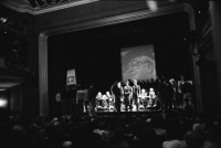 Image of sheet 19910430 photo 14: Im Schauspielhaus gibt es eine Abdankung für Max Frisch. Er hätte seinen 80 Geburtstag.v.l.n.r. Pädagoge Hartmut v. Hentig, 2. Walter Jens, 3. Adolf Muschg, Gesprächsleiterin? 5. Volker Schlöndorf, 6. Hans Saner.