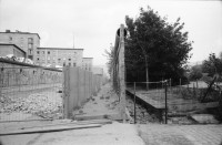 Image of sheet 19910480 photo 27: Im ehemaligen Reichsluftfahrt Ministerium  von Göhring und Haus der Ministerien DDR, dann Treuhandgesellschaft und heute Bundesfinanzamt (gebaut von Ernst Sagebiel), Eingang Wilhelmstrasse Mural Nie wieder Deutschland Kein 4. Reich Halle Ausstellung Topographie des Terrors Der Krieg gegen die Sovietunion. Portrait Galerie von Ermordeten. Philip Morris Sonnenschirm Martin Gropius Bau
Günter Grass deutet in seinem neuen Buch 9.95, ' ein weites Feld '. an: Dass die Treuhandanstalt , die 'Drecksarbeit' für die Bundesregierung verrichtet habe. Grass sagt hinsichtlich dem Tod vom ehemaligen Präsidenten der Treuhandanstalt, Rohwedder: ' Wer ein solch menschenverachtendes Instrument wie die Treuhand ins Leben ruft, muss sich nicht wundern, wenn darauf terroristisch reagiert wird. ' Dazu Birgit Breuel: Dies sei Geschichtsklitterung und Einfältigkeit.
Berlin 1991 Deutschland Wiedervereinigung
The Ministry of Aviation (German: Reichsluftfahrtministerium), abbreviated RLM, was a government department during the period of Nazi Germany (1933–45). It is also the original name of the Detlev-Rohwedder-Haus building on the Wilhelmstraße in central Berlin, Germany, which today houses the German Finance Ministry (Bundesministerium der Finanzen).

The Ministry was in charge of development and production of aircraft, primarily for the German Air Force (the Luftwaffe), but also for commercial applications. As was characteristic of government departments in the Nazi era, the Ministry was personality-driven and formal procedures were often ignored in favor of the whims of the Minister, Reichsmarschall Hermann Göring. As a result, early successes in aircraft development progressed only slowly and erratically during World War II.