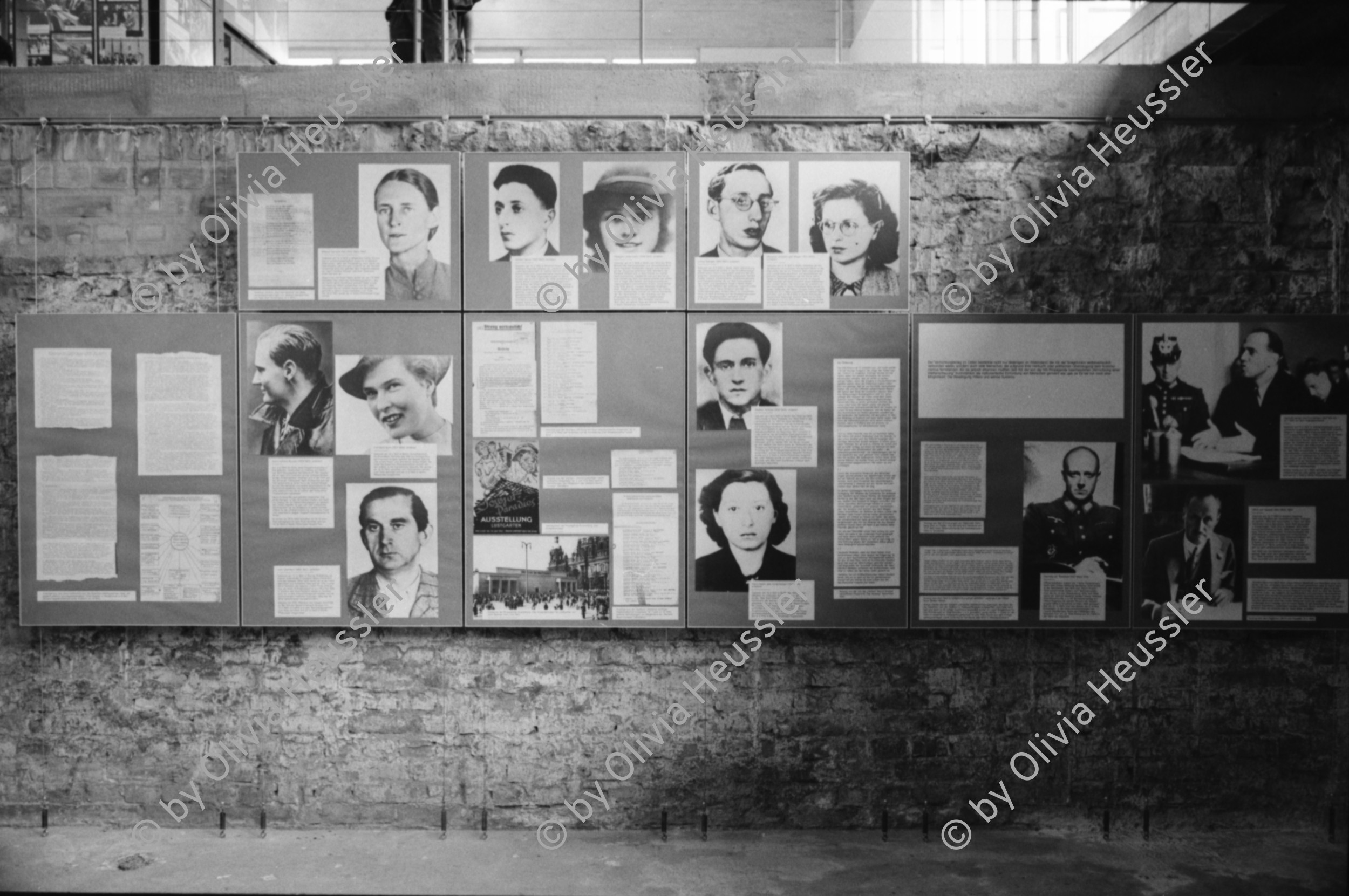 Image of sheet 19910480 photo 35: Im ehemaligen Reichsluftfahrt Ministerium  von Göhring und Haus der Ministerien DDR, dann Treuhandgesellschaft und heute Bundesfinanzamt (gebaut von Ernst Sagebiel), Eingang Wilhelmstrasse Mural Nie wieder Deutschland Kein 4. Reich Halle Ausstellung Topographie des Terrors Der Krieg gegen die Sovietunion. Portrait Galerie von Ermordeten. Philip Morris Sonnenschirm Martin Gropius Bau
Günter Grass deutet in seinem neuen Buch 9.95, ' ein weites Feld '. an: Dass die Treuhandanstalt , die 'Drecksarbeit' für die Bundesregierung verrichtet habe. Grass sagt hinsichtlich dem Tod vom ehemaligen Präsidenten der Treuhandanstalt, Rohwedder: ' Wer ein solch menschenverachtendes Instrument wie die Treuhand ins Leben ruft, muss sich nicht wundern, wenn darauf terroristisch reagiert wird. ' Dazu Birgit Breuel: Dies sei Geschichtsklitterung und Einfältigkeit.
Berlin 1991 Deutschland Wiedervereinigung
The Ministry of Aviation (German: Reichsluftfahrtministerium), abbreviated RLM, was a government department during the period of Nazi Germany (1933–45). It is also the original name of the Detlev-Rohwedder-Haus building on the Wilhelmstraße in central Berlin, Germany, which today houses the German Finance Ministry (Bundesministerium der Finanzen).

The Ministry was in charge of development and production of aircraft, primarily for the German Air Force (the Luftwaffe), but also for commercial applications. As was characteristic of government departments in the Nazi era, the Ministry was personality-driven and formal procedures were often ignored in favor of the whims of the Minister, Reichsmarschall Hermann Göring. As a result, early successes in aircraft development progressed only slowly and erratically during World War II.