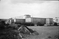 Image of sheet 19910480 photo 36: Im ehemaligen Reichsluftfahrt Ministerium  von Göhring und Haus der Ministerien DDR, dann Treuhandgesellschaft und heute Bundesfinanzamt (gebaut von Ernst Sagebiel), Eingang Wilhelmstrasse Mural Nie wieder Deutschland Kein 4. Reich Halle Ausstellung Topographie des Terrors Der Krieg gegen die Sovietunion. Portrait Galerie von Ermordeten. Philip Morris Sonnenschirm Martin Gropius Bau
Günter Grass deutet in seinem neuen Buch 9.95, ' ein weites Feld '. an: Dass die Treuhandanstalt , die 'Drecksarbeit' für die Bundesregierung verrichtet habe. Grass sagt hinsichtlich dem Tod vom ehemaligen Präsidenten der Treuhandanstalt, Rohwedder: ' Wer ein solch menschenverachtendes Instrument wie die Treuhand ins Leben ruft, muss sich nicht wundern, wenn darauf terroristisch reagiert wird. ' Dazu Birgit Breuel: Dies sei Geschichtsklitterung und Einfältigkeit.
Berlin 1991 Deutschland Wiedervereinigung
The Ministry of Aviation (German: Reichsluftfahrtministerium), abbreviated RLM, was a government department during the period of Nazi Germany (1933–45). It is also the original name of the Detlev-Rohwedder-Haus building on the Wilhelmstraße in central Berlin, Germany, which today houses the German Finance Ministry (Bundesministerium der Finanzen).

The Ministry was in charge of development and production of aircraft, primarily for the German Air Force (the Luftwaffe), but also for commercial applications. As was characteristic of government departments in the Nazi era, the Ministry was personality-driven and formal procedures were often ignored in favor of the whims of the Minister, Reichsmarschall Hermann Göring. As a result, early successes in aircraft development progressed only slowly and erratically during World War II.