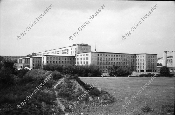 Image of sheet 19910480 photo 36: Im ehemaligen Reichsluftfahrt Ministerium  von Göhring und Haus der Ministerien DDR, dann Treuhandgesellschaft und heute Bundesfinanzamt (gebaut von Ernst Sagebiel), Eingang Wilhelmstrasse Mural Nie wieder Deutschland Kein 4. Reich Halle Ausstellung Topographie des Terrors Der Krieg gegen die Sovietunion. Portrait Galerie von Ermordeten. Philip Morris Sonnenschirm Martin Gropius Bau
Günter Grass deutet in seinem neuen Buch 9.95, ' ein weites Feld '. an: Dass die Treuhandanstalt , die 'Drecksarbeit' für die Bundesregierung verrichtet habe. Grass sagt hinsichtlich dem Tod vom ehemaligen Präsidenten der Treuhandanstalt, Rohwedder: ' Wer ein solch menschenverachtendes Instrument wie die Treuhand ins Leben ruft, muss sich nicht wundern, wenn darauf terroristisch reagiert wird. ' Dazu Birgit Breuel: Dies sei Geschichtsklitterung und Einfältigkeit.
Berlin 1991 Deutschland Wiedervereinigung
The Ministry of Aviation (German: Reichsluftfahrtministerium), abbreviated RLM, was a government department during the period of Nazi Germany (1933–45). It is also the original name of the Detlev-Rohwedder-Haus building on the Wilhelmstraße in central Berlin, Germany, which today houses the German Finance Ministry (Bundesministerium der Finanzen).

The Ministry was in charge of development and production of aircraft, primarily for the German Air Force (the Luftwaffe), but also for commercial applications. As was characteristic of government departments in the Nazi era, the Ministry was personality-driven and formal procedures were often ignored in favor of the whims of the Minister, Reichsmarschall Hermann Göring. As a result, early successes in aircraft development progressed only slowly and erratically during World War II.