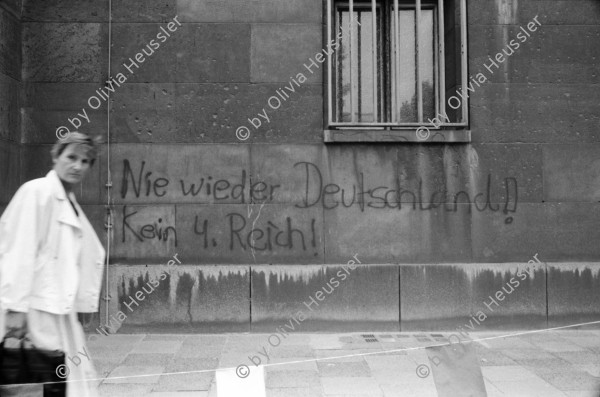 Image of sheet 19910480 photo 8: Im ehemaligen Reichsluftfahrt Ministerium  von Göhring und Haus der Ministerien DDR, dann Treuhandgesellschaft und heute Bundesfinanzamt (gebaut von Ernst Sagebiel), Eingang Wilhelmstrasse Mural Nie wieder Deutschland Kein 4. Reich Halle Ausstellung Topographie des Terrors Der Krieg gegen die Sovietunion. Portrait Galerie von Ermordeten. Philip Morris Sonnenschirm Martin Gropius Bau
Günter Grass deutet in seinem neuen Buch 9.95, ' ein weites Feld '. an: Dass die Treuhandanstalt , die 'Drecksarbeit' für die Bundesregierung verrichtet habe. Grass sagt hinsichtlich dem Tod vom ehemaligen Präsidenten der Treuhandanstalt, Rohwedder: ' Wer ein solch menschenverachtendes Instrument wie die Treuhand ins Leben ruft, muss sich nicht wundern, wenn darauf terroristisch reagiert wird. ' Dazu Birgit Breuel: Dies sei Geschichtsklitterung und Einfältigkeit.
Berlin 1991 Deutschland Wiedervereinigung
The Ministry of Aviation (German: Reichsluftfahrtministerium), abbreviated RLM, was a government department during the period of Nazi Germany (1933–45). It is also the original name of the Detlev-Rohwedder-Haus building on the Wilhelmstraße in central Berlin, Germany, which today houses the German Finance Ministry (Bundesministerium der Finanzen).

The Ministry was in charge of development and production of aircraft, primarily for the German Air Force (the Luftwaffe), but also for commercial applications. As was characteristic of government departments in the Nazi era, the Ministry was personality-driven and formal procedures were often ignored in favor of the whims of the Minister, Reichsmarschall Hermann Göring. As a result, early successes in aircraft development progressed only slowly and erratically during World War II.