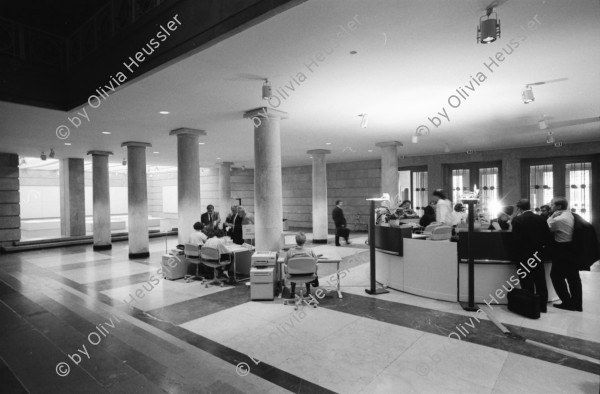 Image of sheet 19910500 photo 10: frtsg. 910490
Das Reichsluftfahrtministerium (RLM) war ein Ministerium in der Zeit des Dritten Reichs. Für dieses Ministerium wurde 1935 ein monumentales Bürogebäude in Berlin errichtet, das seit 1992 Detlev-Rohwedder-Haus heißt und heute Sitz des Bundesministeriums der Finanzen ist. 

The Ministry of Aviation (German: Reichsluftfahrtministerium, RLM) was a government department during the period of Nazi Germany (1933–45). It is also the original name of a building in Wilhelmstraße in central Berlin, the capital of Germany, which now houses the Bundesministerium der Finanzen (German Finance Ministry). 
Haus der Ministerien DDR Gündung. Treuhandanstalt. Eingang Bild Lohn der Arbeit