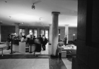Image of sheet 19910500 photo 14: frtsg. 910490
Das Reichsluftfahrtministerium (RLM) war ein Ministerium in der Zeit des Dritten Reichs. Für dieses Ministerium wurde 1935 ein monumentales Bürogebäude in Berlin errichtet, das seit 1992 Detlev-Rohwedder-Haus heißt und heute Sitz des Bundesministeriums der Finanzen ist. 

The Ministry of Aviation (German: Reichsluftfahrtministerium, RLM) was a government department during the period of Nazi Germany (1933–45). It is also the original name of a building in Wilhelmstraße in central Berlin, the capital of Germany, which now houses the Bundesministerium der Finanzen (German Finance Ministry). 
Haus der Ministerien DDR Gündung. Treuhandanstalt. Eingang Bild Lohn der Arbeit
