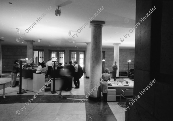 Image of sheet 19910500 photo 14: frtsg. 910490
Das Reichsluftfahrtministerium (RLM) war ein Ministerium in der Zeit des Dritten Reichs. Für dieses Ministerium wurde 1935 ein monumentales Bürogebäude in Berlin errichtet, das seit 1992 Detlev-Rohwedder-Haus heißt und heute Sitz des Bundesministeriums der Finanzen ist. 

The Ministry of Aviation (German: Reichsluftfahrtministerium, RLM) was a government department during the period of Nazi Germany (1933–45). It is also the original name of a building in Wilhelmstraße in central Berlin, the capital of Germany, which now houses the Bundesministerium der Finanzen (German Finance Ministry). 
Haus der Ministerien DDR Gündung. Treuhandanstalt. Eingang Bild Lohn der Arbeit