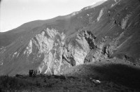 Image of sheet 19910580 photo 2: mit Jürg Bernhard auf dem Piz Tomül 2934 m ü M. und Hund Adlerpaar fliegt. Adler Feder in Hand. Steinmannli. Portrait. Kuh ohne Hörner, damit mehr Platz im Stall. Kuh schleckt Jürg's Hand. er melkt sie Sie geifert Kuh melken Alp Grava Graubünden. spoizkuh geifern geifert Kanton Graubünden 1991

Milking cows in the Swiss Alps, Canton of Grison, Switzerland. 08.91 stone