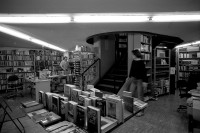 Image of sheet 19910670 photo 11: Portrait Pinkus Buchhandlung an der Froschaugasse, 20 Jahre Selbstverwaltung. Laden. Books shop Bookshop Zürich Schweiz Europe Switzerland swiss √
© 1991, OLIVIA HEUSSLER / www.clic.li