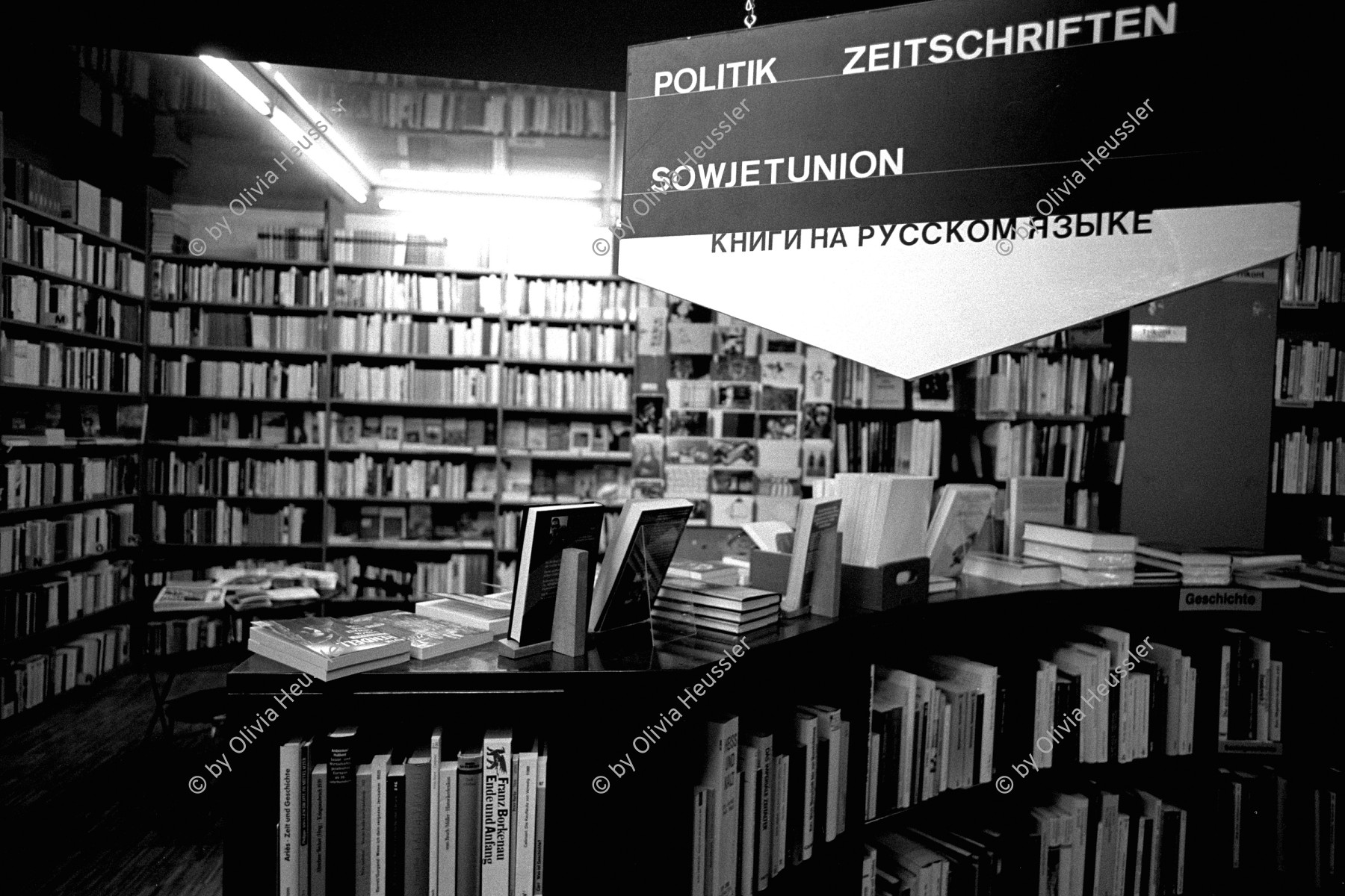 Image of sheet 19910670 photo 9: Portrait Pinkus Buchhandlung an der Froschaugasse, 20 Jahre Selbstverwaltung. Laden. Books shop Bookshop Zürich Schweiz Europe Switzerland swiss √
© 1991, OLIVIA HEUSSLER / www.clic.li