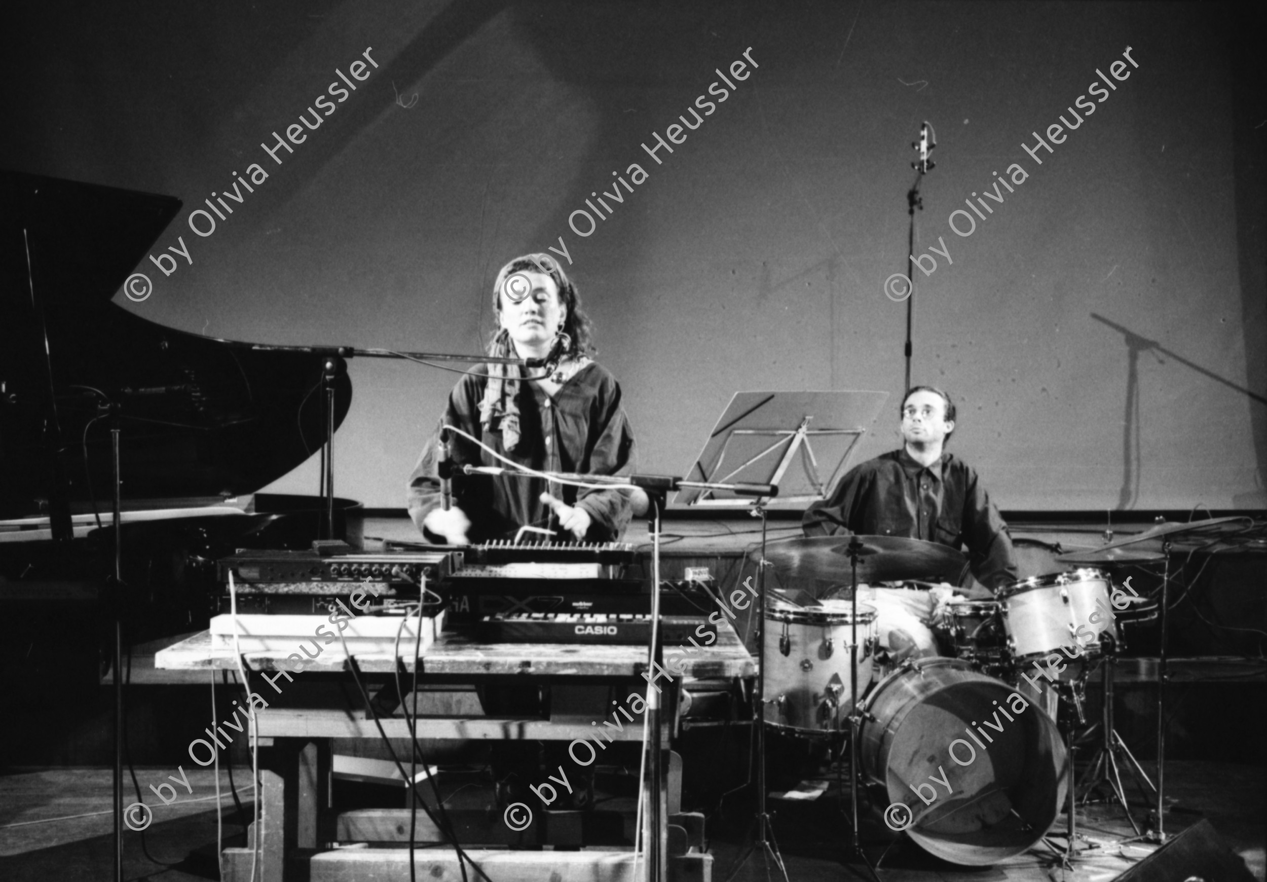 Image of sheet 19910700 photo 15: © 1991, Olivia Heussler / www.clic.li
Während den Unwetttern von 1990 sind einige tausend Tonnen Holz gefallen. Hier wurde es neben der Passstrasse aufgeschichtet. Lukmanier Pass Canton Graubünden Kanton Grisons 1991 √
wood 
Stocked wood after storm. Kanton grisons 1991 wood forest hurricane