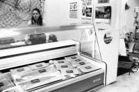 Image of sheet 19910710 photo 16: Lachsverkauf in Inverness, Scotland Schottland Great britain, Grossbritannien  √ 1991 fish market shop salmon
© 1991, Olivia Heussler