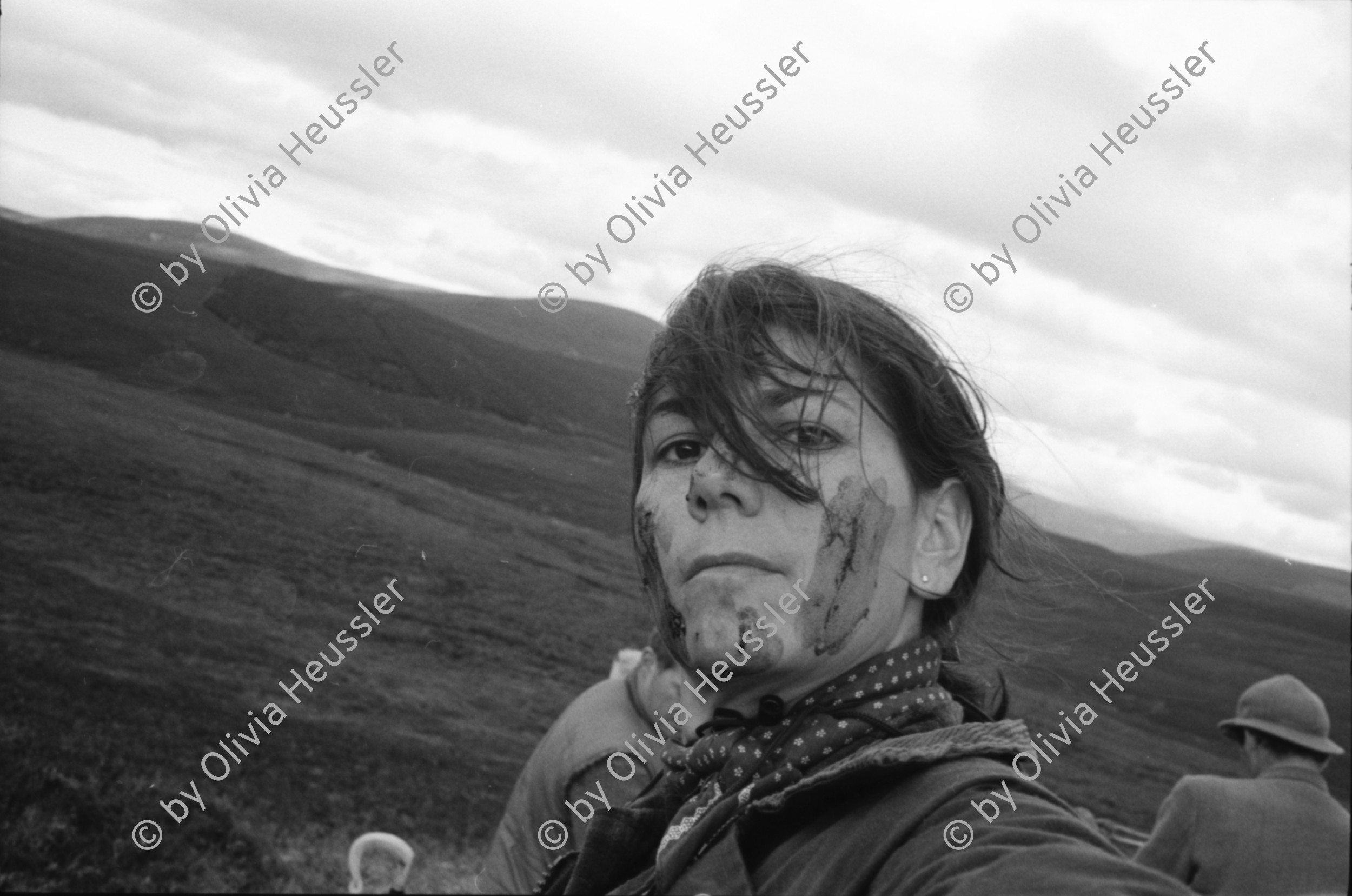 Image of sheet 19910750 photo 12: Selbstportrait selfie 
Scotland 

Mit *blutigem Gesicht nach dem Schuss auf der Hirschjagd in Schottland. 1991 Portrait
*ein alter Brauch auf der Jagd