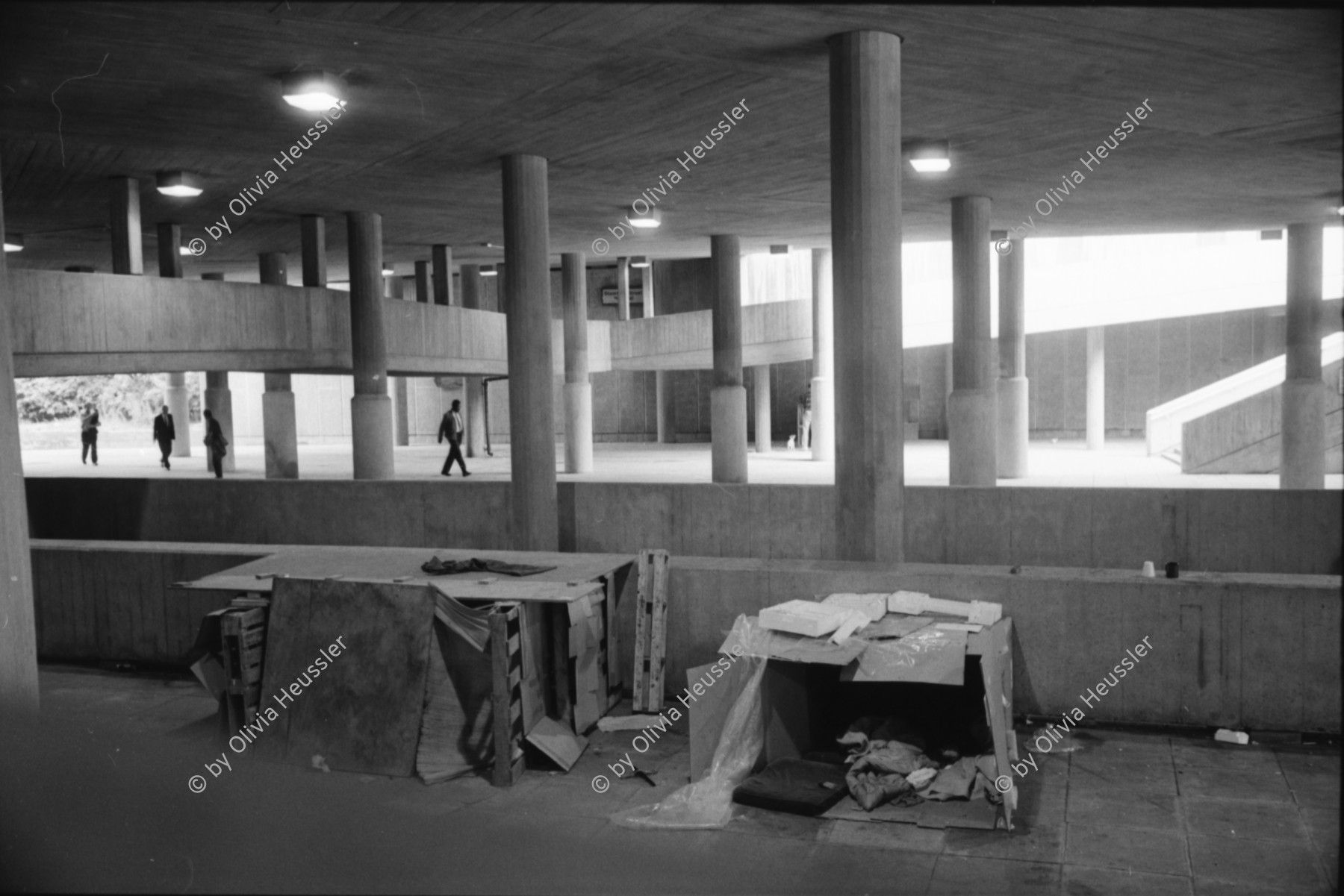 Image of sheet 19910790 photo 31: Immermehr Menschen leben in London in Kartonschachteln unter den Autobrücken. Grossbritannien 09.91 Homeless