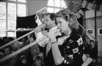 Image of sheet 19910810 photo 18: frtsg. 91080 London Mc Donald's Abfallkonzept. Portrait Arina Junge Rockers. Heureka. Arina Heussler in der Heureka Austellung. Franziska von der Spielplatzanimation Kreis 4 vier Kanzleischulhaus. Alphornbläser Alphorn und Paar in Tracht in der Kanzleiturnhalle anlässlich der ' Schwinget Schwingen 
Aussersihl 1991 Zürich Schweiz Switzerland

© 1991, OLIVIA HEUSSLER / www.clic.li