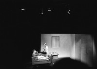 Image of sheet 19910910 photo 17: Knopp Ferro Hinterecker im Helmhaus an der Weihnachtsausstellung. mit Fluchturm. Zürcher Kunstszene. Portrait. Heinz X spielt, von Happysad. Theaterstück 'Lover' von Carlos Trafic, Regie. mit Elisabeth Günter und Urs Häusermann. Bühnenbild von Regula Blass Bau Wäne Heers. in Winterthur. 1991 Zürich