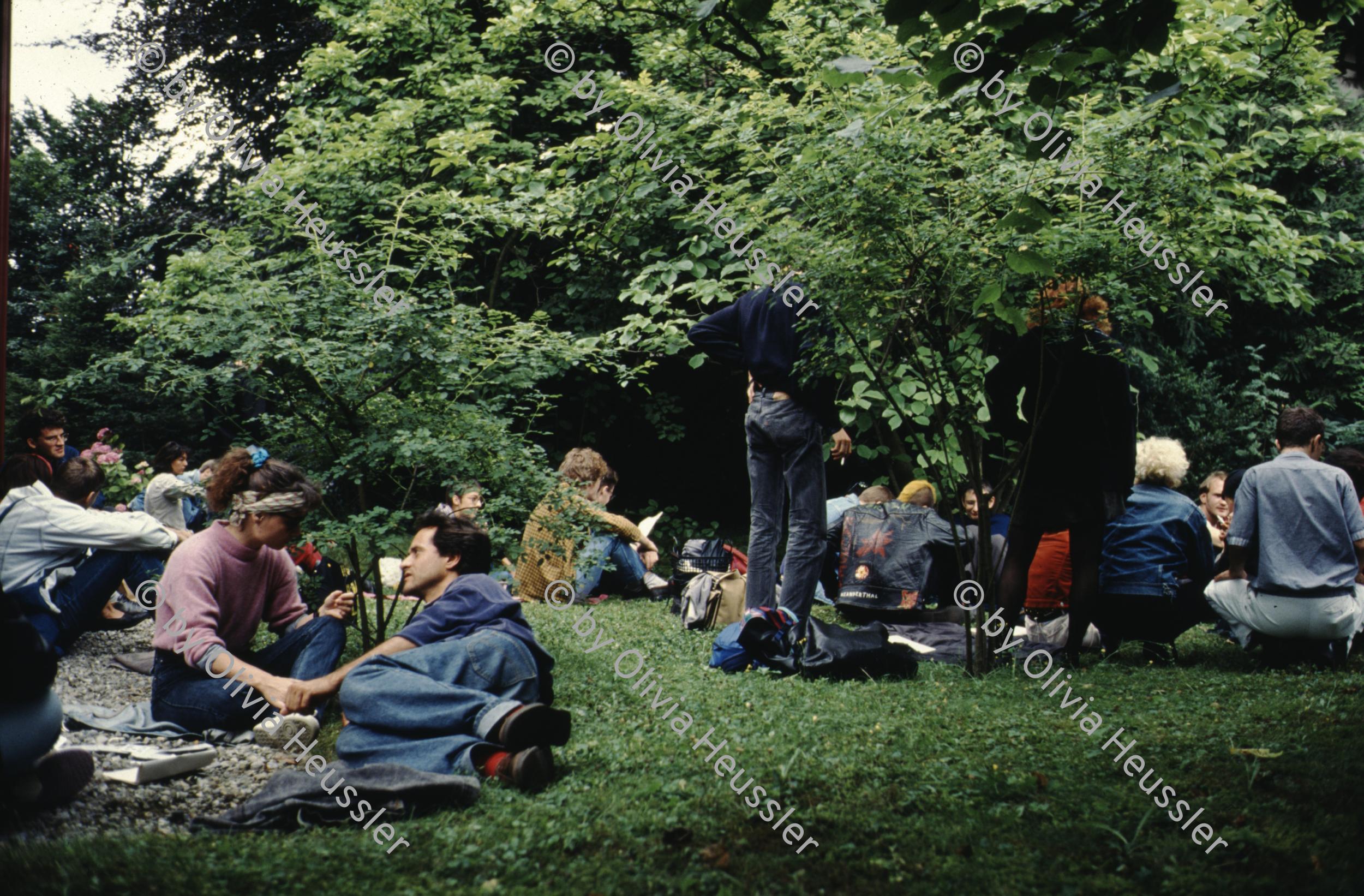 Image of sheet 19913004 photo 10: Anti 700-Jahrfeier Protest der Schweiz durch Aktivistinnen in der Österreichischen Botschaft in Bern 1991. Mit Haemmerli