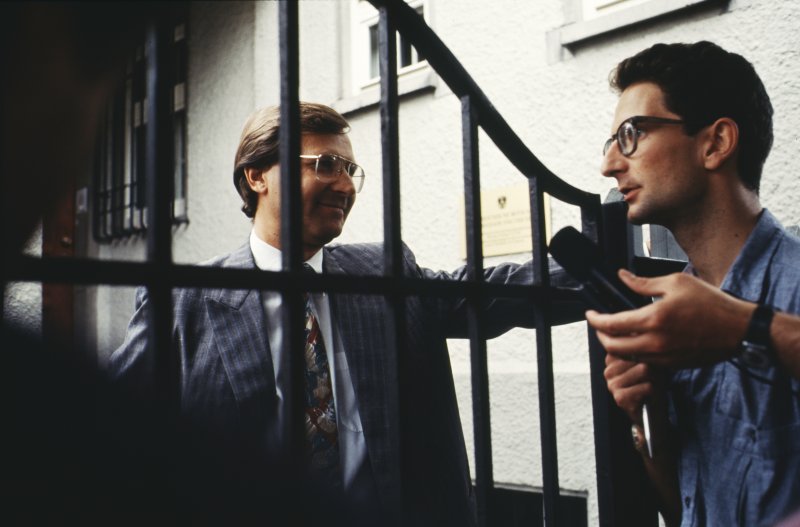 Image of sheet 19913004 photo 11: Anti 700-Jahrfeier Protest der Schweiz durch Aktivistinnen in der Österreichischen Botschaft in Bern 1991. Mit Haemmerli