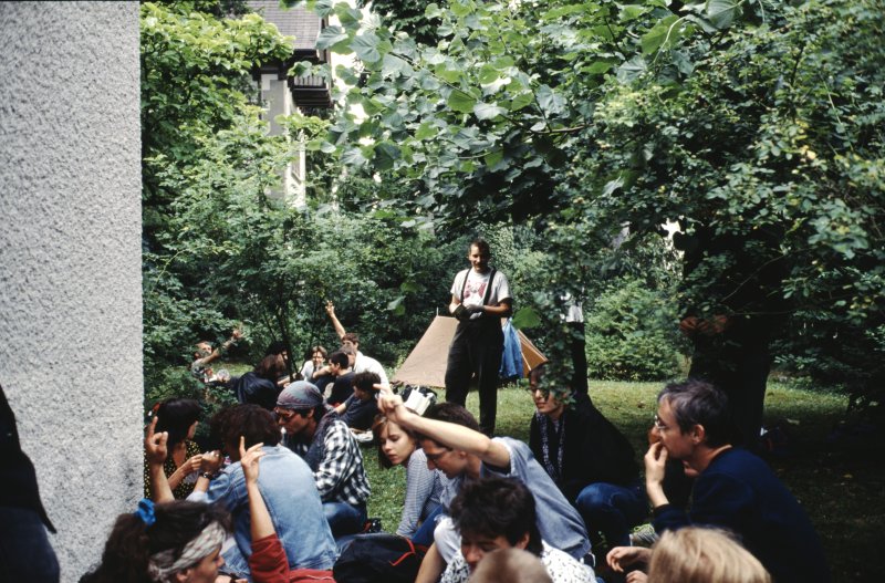 Image of sheet 19913004 photo 20: Anti 700-Jahrfeier Protest der Schweiz durch Aktivistinnen in der Österreichischen Botschaft in Bern 1991. Mit Haemmerli