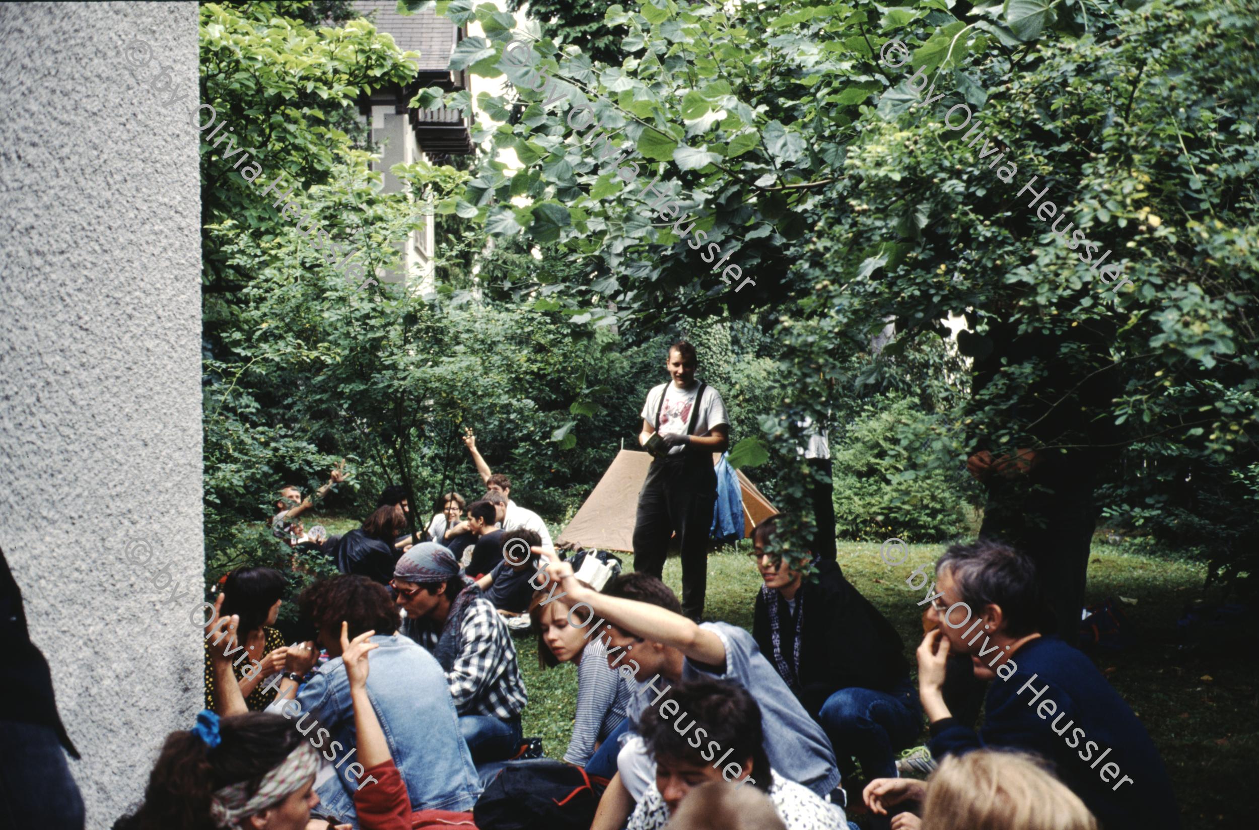 Image of sheet 19913004 photo 20: Anti 700-Jahrfeier Protest der Schweiz durch Aktivistinnen in der Österreichischen Botschaft in Bern 1991. Mit Haemmerli