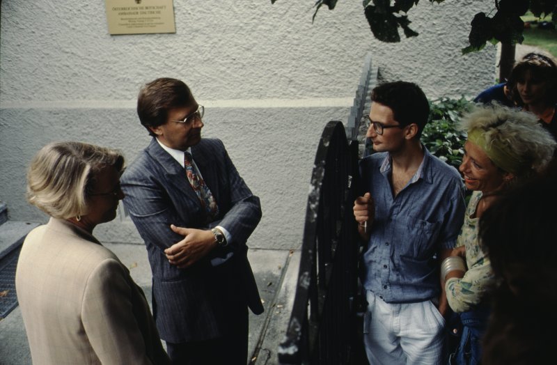 Image of sheet 19913004 photo 7: Anti 700-Jahrfeier Protest der Schweiz durch Aktivistinnen in der Österreichischen Botschaft in Bern 1991. Mit Haemmerli