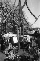 Image of sheet 19920010 photo 11: Flohmarkt im Kanzleischulhaus. Silvano Speranza fährt den Federlos Bus. Züglete vom Kanzlei. Plastik von Schang Hutter. Werbeplakat für Baer gescrached. Schulbänke liegen im Hof verbrannt. Rebecca Naldi. Schulhaus Portrait Kanzleischulhaus und brennende Schulbänke. Zürich 1992 pulte tables chairs burned fyer schule school 
housing occupation occupied house home protest swiss switzerland Schweiz Europe