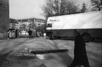 Image of sheet 19920010 photo 16: Flohmarkt im Kanzleischulhaus. Silvano Speranza fährt den Federlos Bus. Züglete vom Kanzlei. Plastik von Schang Hutter. Werbeplakat für Baer gescrached. Schulbänke liegen im Hof verbrannt. Rebecca Naldi. Schulhaus Portrait Kanzleischulhaus und brennende Schulbänke. Zürich 1992 pulte tables chairs burned fyer schule school 
housing occupation occupied house home protest swiss switzerland Schweiz Europe