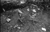 Image of sheet 19920010 photo 31: Flohmarkt im Kanzleischulhaus. Silvano Speranza fährt den Federlos Bus. Züglete vom Kanzlei. Plastik von Schang Hutter. Werbeplakat für Baer gescrached. Schulbänke liegen im Hof verbrannt. Rebecca Naldi. Schulhaus Portrait Kanzleischulhaus und brennende Schulbänke. Zürich 1992 pulte tables chairs burned fyer schule school 
housing occupation occupied house home protest swiss switzerland Schweiz Europe