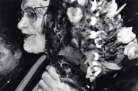 Image of sheet 19920030 photo 25: Der Schweizer Bildhauer Architekt und Kunstmaler Max Bill mit Blumen im Zürcher Berhard Theater. 01. 1992 Zürich √
Max Bill (22 December 1908 – 9 December 1994) was a Swiss architect, artist, painter, typeface designer, industrial designer and graphic designer.
