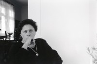 Image of sheet 19920070 photo 6: Die Nicaraguanische Kommandantin und ehemalige sandinistische Gesundheitsministerin der FSLN in Nicaragua, Dora Maria Tellez in Zürich. 02.92

Portrait von Cmdte. Dora Maria Tellez im Hotel beim Römerhof 1992 √

Nicaraguan former sandinist minister of Health, Dora Maria Tellez is visiting Europe.