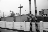 Image of sheet 19920080 photo 3: Der Fluss Elbe durch schmutziges Fenster. Es stehen Rucksäcke am Bahnhof von Usti mit Snackbar und sog. Pfadfinder oder eine Jugendgruppe. weibl. Bahnangestellte. Kohlebergwerk von Most. Mit Kirche. die auf Schienen früher weg transportiert wurde. Zug reihe. Wagons Tagabbaugebiet für Braunkohle Richtung Karlsbad, dem Erzgebirge entlang. Norden Tschechien Jirkov Bahnhof. Nordböhmen ehemaliges Sudetenland. Nach dem zweiten Weltkrieg wurden die mit Nazi Hitler sympatisierenden Sudeten, die deutsch sprachen, mit gerade 20kg Gepäck pro Person, ausgeschafft. Usti. Czech Republic. 1992