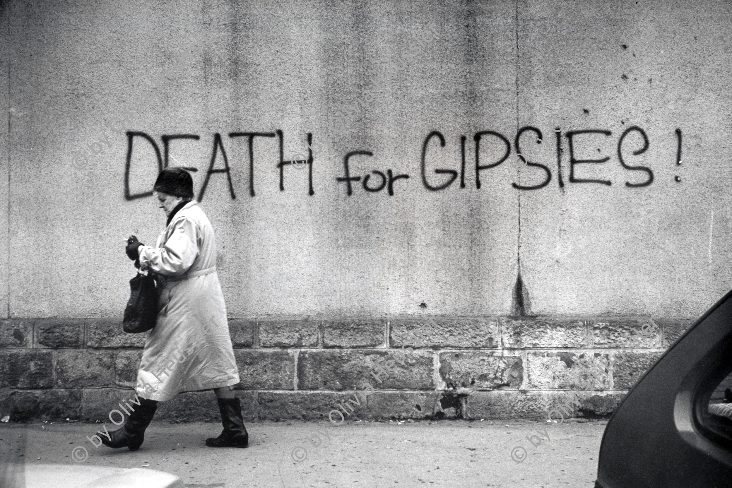 Image of sheet 19920090 photo 37: Racist graffiti against Romany people. Czechia 1992 Graffiti √ Romi Roma Tschechien 1992 
Death for Gipsies!
