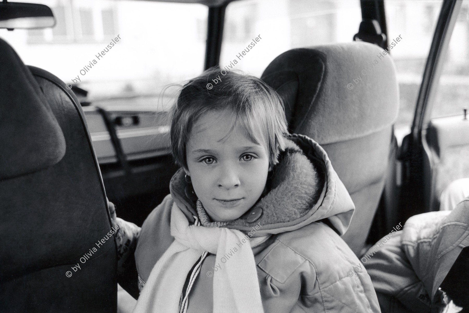 Image of sheet 19920110 photo 12: Die Tochter von Wassilli. Hodonin Tschechien 02.92 Mädchen im Auto Fahrzeug Transport Girl 1992 Czechia √