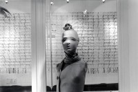 Image of sheet 19920130 photo 2: Schaufenster puppe mit Brille in Seidenstrumpf in Simons's Brillenladen an der Oberen Zäune. Schaufenster 1992 Zürich Schweiz √ Swiss Switzerland
Mannequin with glasses on doll decoration
© 1992, by OLIVIA HEUSSLER / www.clic.li