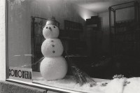 Image of sheet 19920130 photo 20: Schneemann mit Kondomnase im Schaufenster der Condomeria in Zürich. shop for präservative condoms decoration in Street window Switzerland Europe 03.92 √
© 1992, by OLIVIA HEUSSLER / www.clic.li