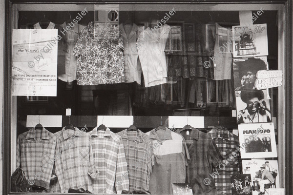 Image of sheet 19920140 photo 15: Das Schaufenster des In-Kleidergeschäft 6 to 9.Kreis 4 Zürich 02.92 √