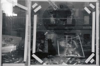 Image of sheet 19920140 photo 17: Das eingeschlagene Schaufenster mit Frauenbildern Bildern eines Sex clubs Erotic Establishment Aussersihl im Kreis 4 Zürich 02.92 1992 √ FIZ zurück