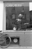 Image of sheet 19920180 photo 5: Kondome im Blumendekor des Schaufensters der Condomeria (Laden für Kondome) an der Klingestrasse in Zürich. 03.92