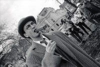 Image of sheet 19920190 photo 17: Unbekannter 'Kapitalist' mit Hut und Zigarre taucht vor dem Opernhaus in Zürich auf. 03. 1992 Schweiz capitalist protest Swiss Europe Europa  cigars√