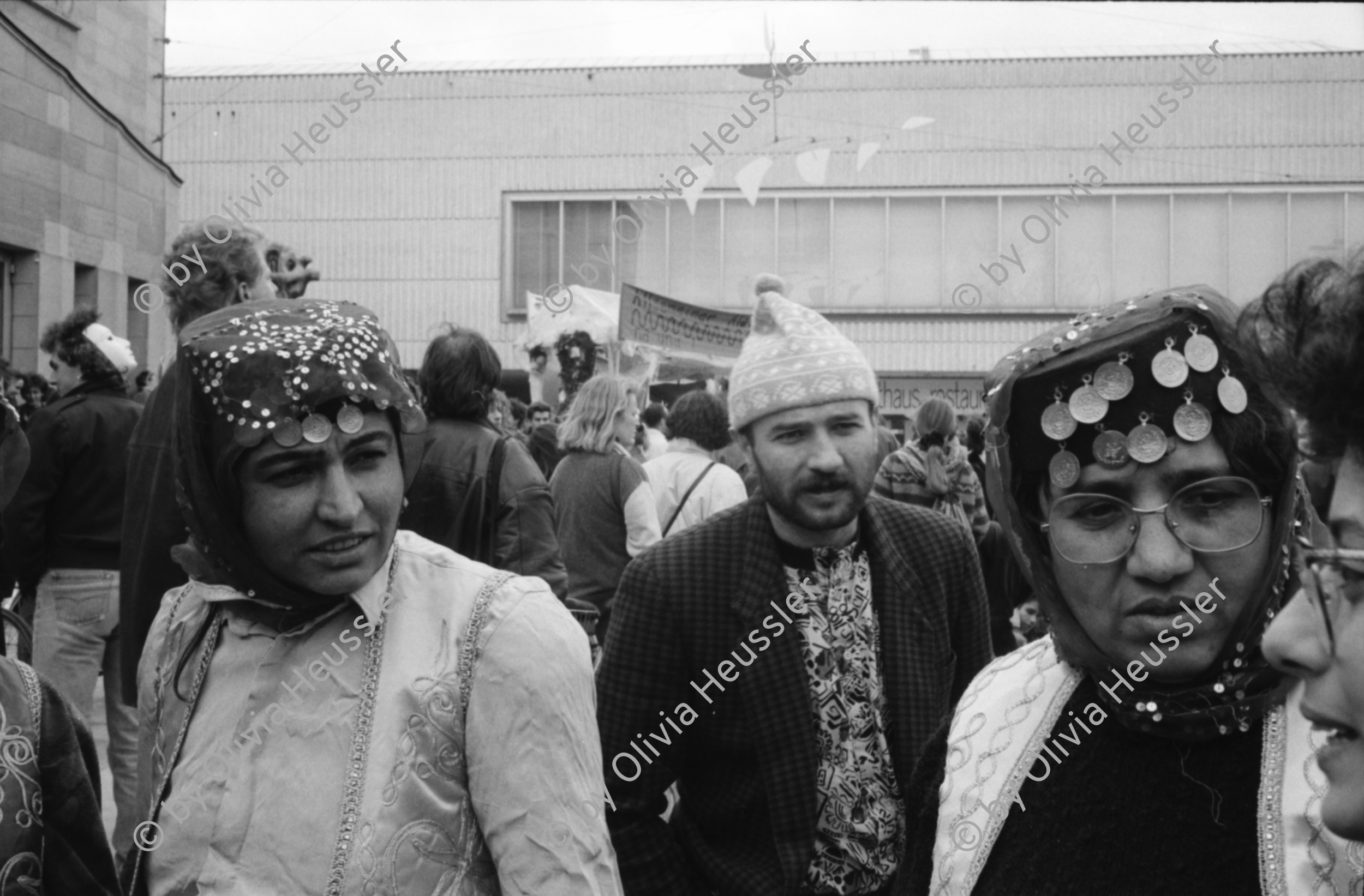 Image of sheet 19920190 photo 27: Kunsthaus, Transparent. Kurden / Kurds Newrozfesttanz.
swiss switzerland europe europa Schweiz