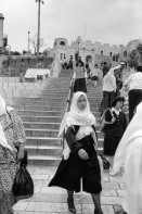 Image of sheet 19920270 photo 28: Vor dem Eingang in die Ost- Jerusalemer Altstadt am Damaskustor. Palästina 04.92 √ old town Jerusalem Palestine woman muslim arab 
© 1992, Olivia Heussler