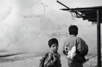 Image of sheet 19920280 photo 13: Oft werden  die neuen für Siedler günstig erwerbbaren Fahrzeuge  von jungen Palästinensern angezündet. Ost Jerusalem, Palästina 04.92 √
Palestinian children in East Jerusalem watching an Israeli car burning. boy school
Aus: Out of Jerusalem / Jenseits von Jerusalem page 18 / 19

copyright by Olivia Heussler
1992  Palestine israeli occupied territory