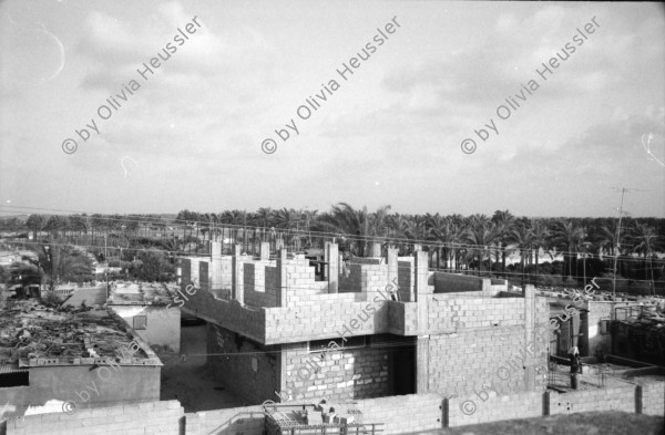 Image of sheet 19920300 photo 19: Diese jungen Studentinnen sind Stolz an der Schule in der Dr. Hayder Abd el Shafi Siedlung für Technologie und Wissenschaft studieren zu können. Khan Younis, Gazastreifen Palästina 04.92. Abfallgrube von Siedlung und Hotel Gosh Katif.Am Meer. Deir Balah, (Dattelbaum) Camp mit UNWRA station. Kinder Zeitungsverkäufer buben. Zeitungen verkaufen. Gasflasche.Beduine auf Feld. Villa. Abfall in Gaza. Falaffelverkäufer mit Jerusalem T-Shirt. Fleisch. 1992 Gaza Strip Streifen 1992
Eine offene Gift Abfallmulde direkt am Meer neben einem israelischen Hotel. Gazastreifen Palästina, 04.92
An open garbage dump environmentally destructive area by the sea. Gaza, Palestine israeli occupied territory
Umwelt zerstörung Umweltverschmutzung ambient toxic
In einem Flüchtlingslager bei Khan Younis, Gazastreifen
In a Refugee Camp near Deir Balah. Palestine Gaza strip israeli occupied Palestine woman mother kids children knits kniting palestinian kopftuch headscarf black arabic arabs arab
Jabalia Camp (Arabic: مخيّم جباليا‎) is a Palestinian refugee camp located 3 kilometers (1.9 mi) north of Jabalia. The refugee camp is in the North Gaza Governorate, Gaza Strip. According to the Palestinian Central Bureau of Statistics, the camp had a population of 93,455 in mid-year 2006