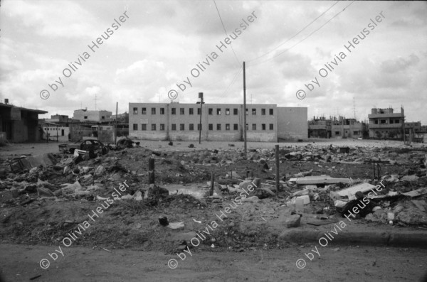 Image of sheet 19920300 photo 32: Diese jungen Studentinnen sind Stolz an der Schule in der Dr. Hayder Abd el Shafi Siedlung für Technologie und Wissenschaft studieren zu können. Khan Younis, Gazastreifen Palästina 04.92. 1992 Gaza Strip Streifen Palestine israeli occupied territory school university arab moslem women student √

© 1992, OLIVIA HEUSSLER / www.clic.li