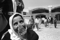 Image of sheet 19920300 photo 7: Eine junge Studentin in der Schule für Technologie und Wissenschaft in Khan Younis. Gazastreifen, 04.92.Dr. Hayder Abd el Shafi Siedlung
A young female student of the School of Technology and Science in Khan Yunis. One of many here who is a member of the Hamas. Headscarf Kopftuch 1992 √ Palestine occupied territory woman women 


RC Print returned by Libération, Paris 2015