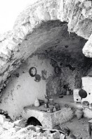 Image of sheet 19920320 photo 28: © 1992, Olivia Heussler / www.clic.li
Das neueingerichtete kleine 'Ortsmuseum' von Frau Nazer hat unter der Schneelast keine Chance. Bei Bir Zeit, Palästina 1992 √
Mrs. Nazer's local museum also had no chance under the weight of last winter's snow. Near Bir Zeit. Palestine  occupied territories

Birzeit (Arabic: بيرزيت‎) (also written Bir Zeit) is a Palestinian town near Ramallah in the central West Bank. Its population in the 2007 census was 4529. Birzeit is a traditional Christian town. Its history dates back to the Byzantine era and earlier.