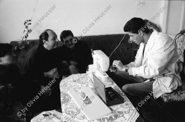 Image of sheet 19920330 photo 16: Jochi Weil, der Verantwortlicher für die Projekte der Medico international ehemals Centrale Sanitaire Suisse (CSS) auf Besuch bei Hazer Faisal in Dura. Westbank, Palästina, 04. 1992 √ 
Palestine israeli occupied territory